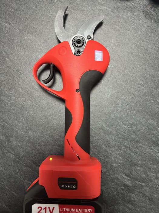Foarfecă electrică pomi/crengi 40mm (2 acumulatori)