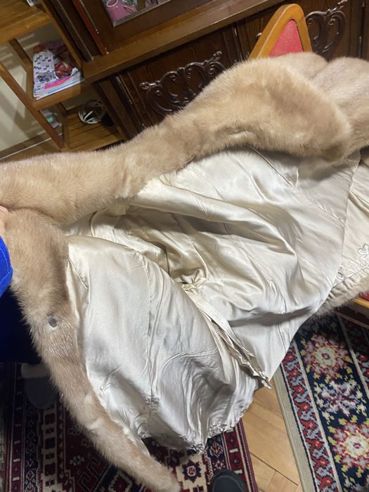 Vand haina lunga de blana  naturala de nurca