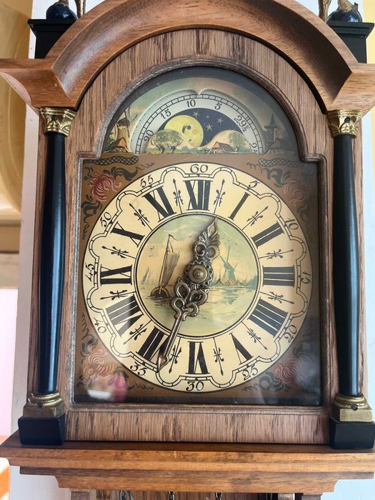 Античен стенен-Фризийски  часовник,дъб- 1950-1960г.с махало