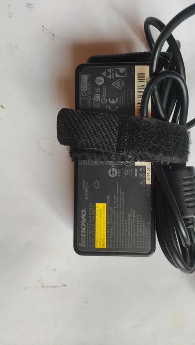 Оригинално зарядно за лаптоп lenovo 65w вата, правоъгълна букса.