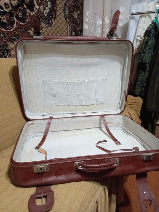Продаются чемоданы