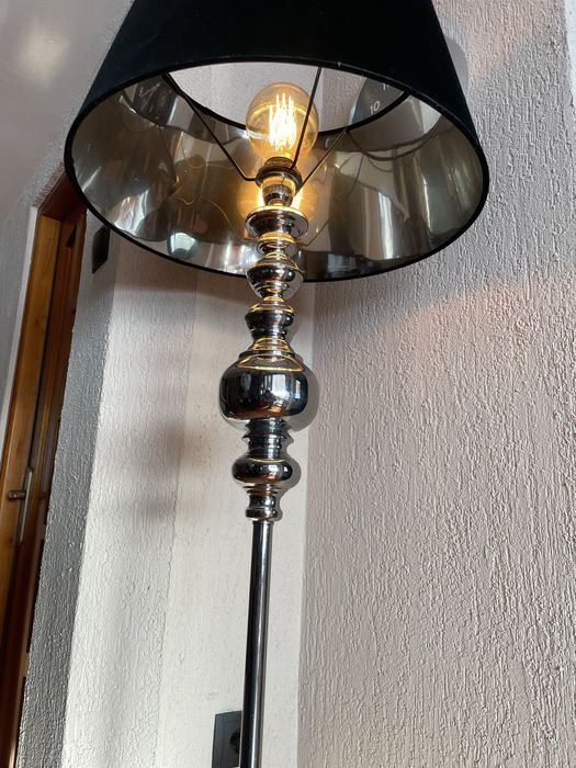 Lampa cu picior