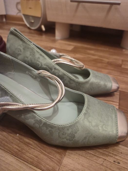 Продам летние туфли