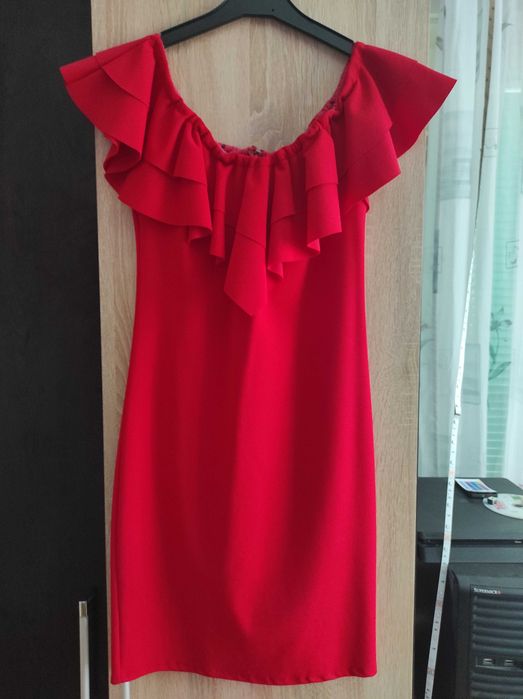 Лот от страхотни роклички