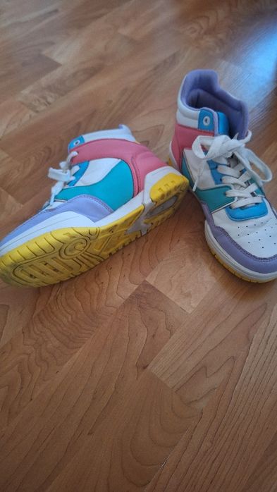 Детски сникърси,за момиче