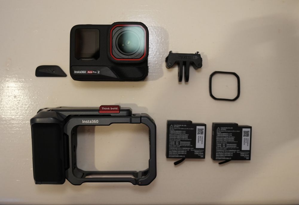 Cameră Insta360 Ace Pro 2 Xplorer Bundle