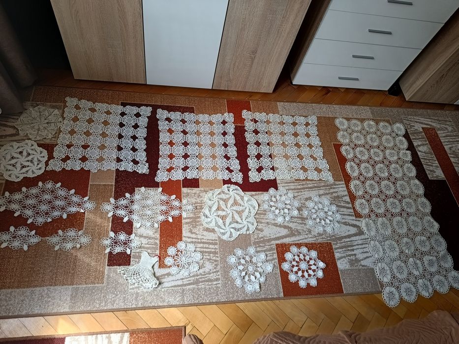 Продавам ръчни плетива и декорирани възглавници