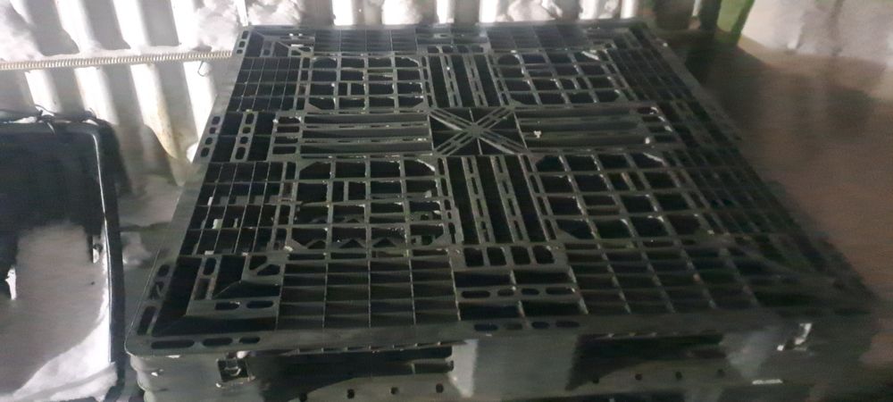 Продам пластиковые поддоны размер 110×110