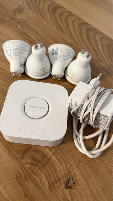 Philips Hue Bridge + 4 spot-uri GU.10