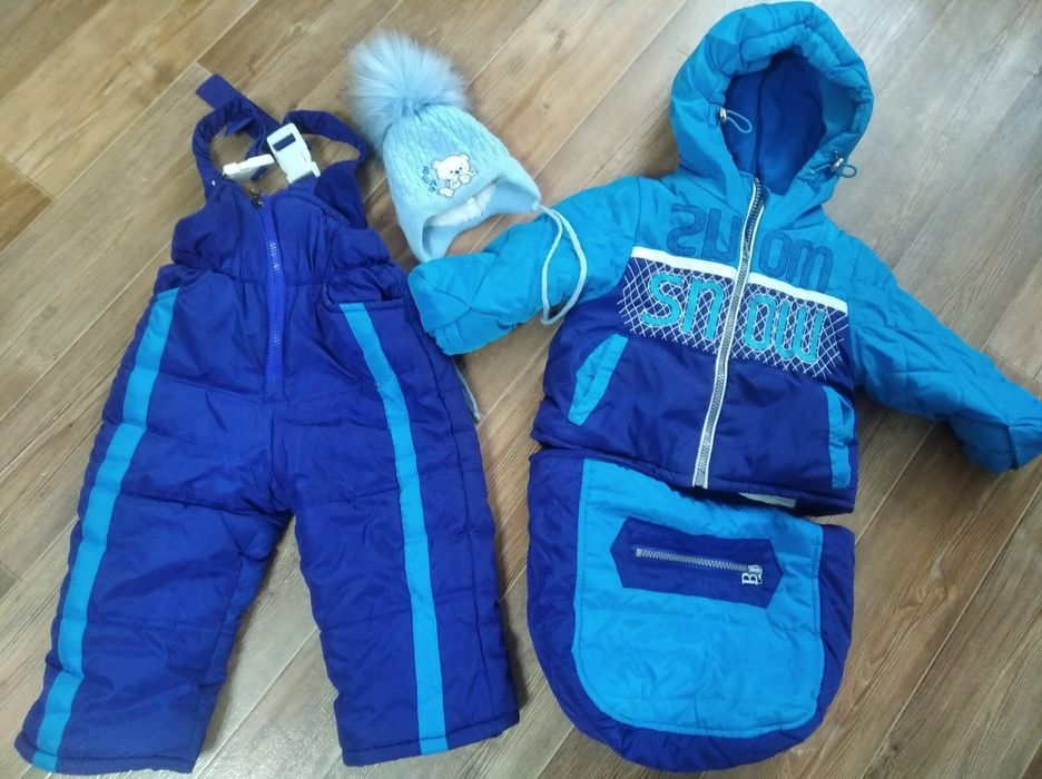 Продам зимний комбинезон с рождения до 1,5 лет. Цена 7000 тенге. Срочн