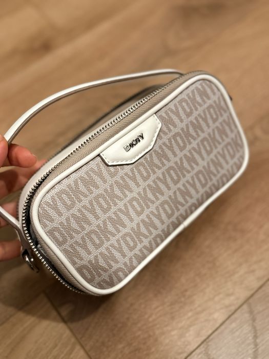 Чанти DKNY, Vince Camuto, Valentini, Vera и други