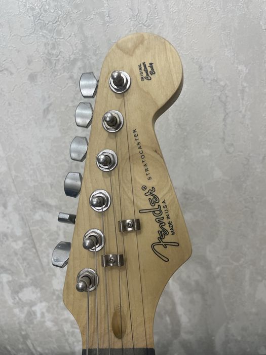 Гитара “Fender Stratocaster” в идеальном состоянии не оригинал