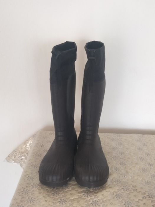 Продам новые резиновые сапоги