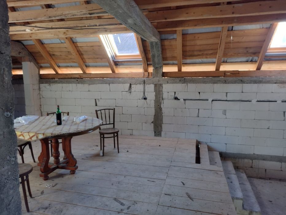 Casă la roșu în Nadășu