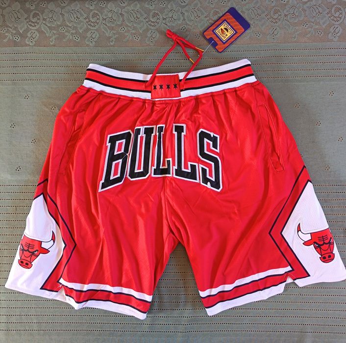 Pantaloni scurți de baschet (disponibili)