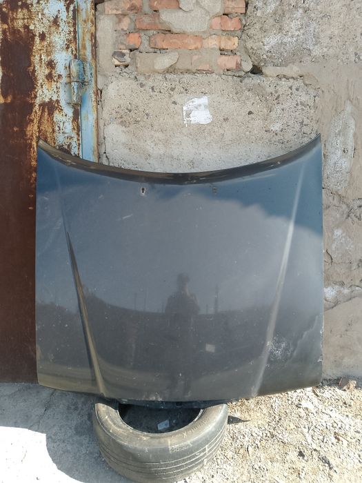 Капот на Мерседес w124 доресталийнг