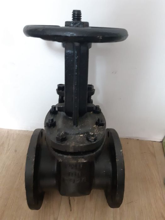 Задвижка чугунная