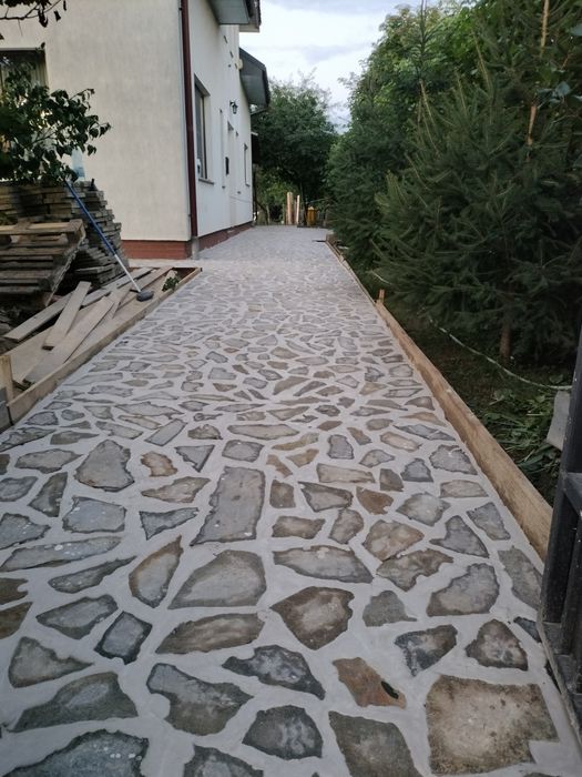 vând piatra si montez in toată țara asigur transport