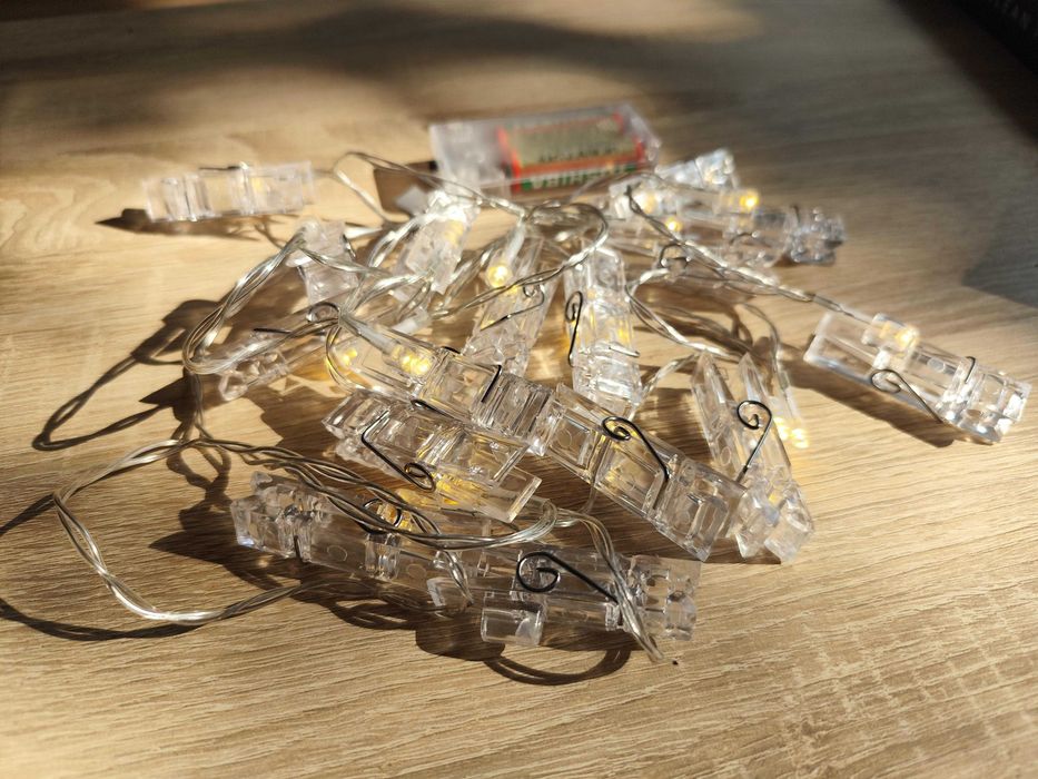 LED светещ гирлянд за сватба 2 м с прозрачни щипки, топла светлина