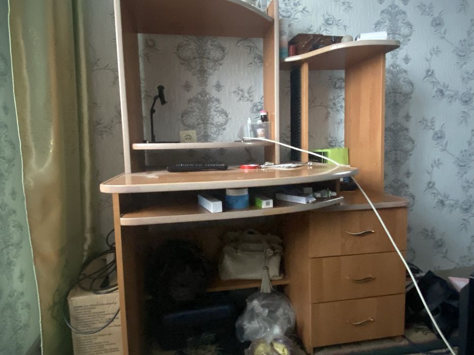 Продаю компьютерный стол