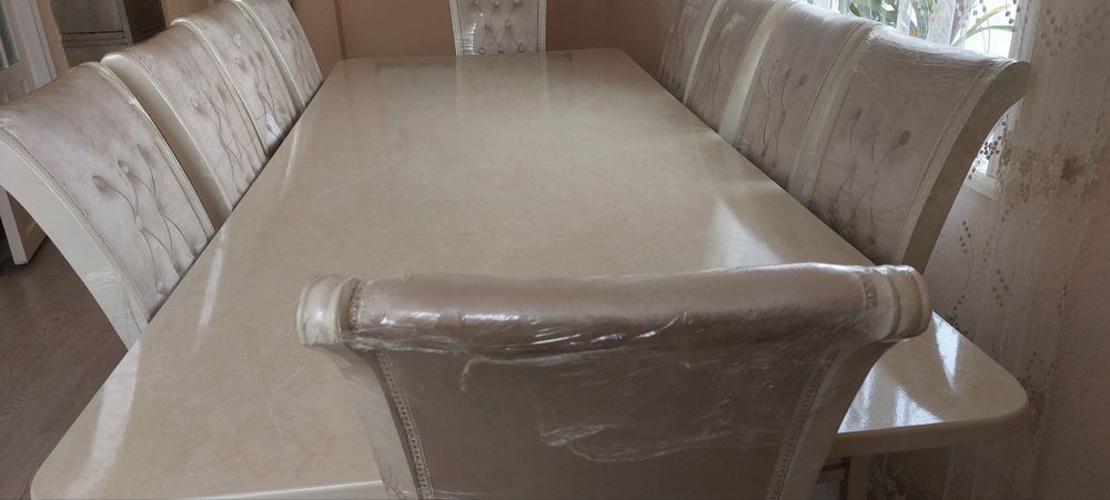 СТОЛ И СТУЛЬЯ Срочно продам !