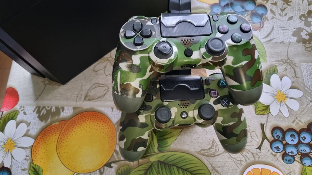 Consola ps4 500gb 2 manete soft 11.50