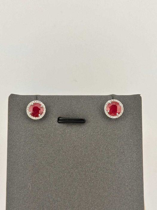 Пусеты золотые с бриллиантами и рубином