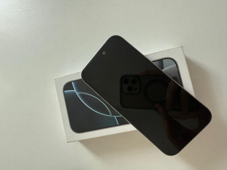 Айфон 16 про почти новый