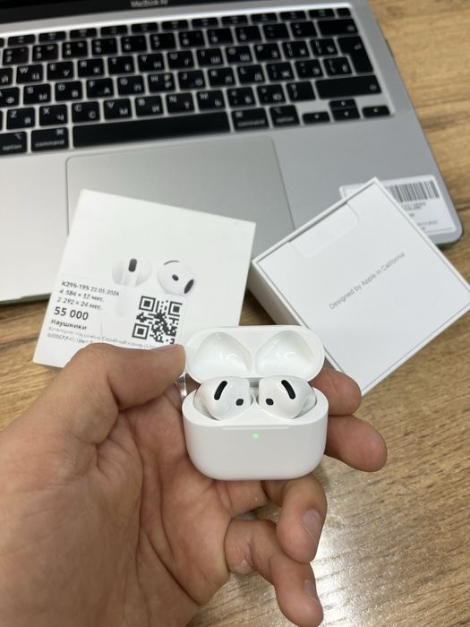 Apple AirPods4.