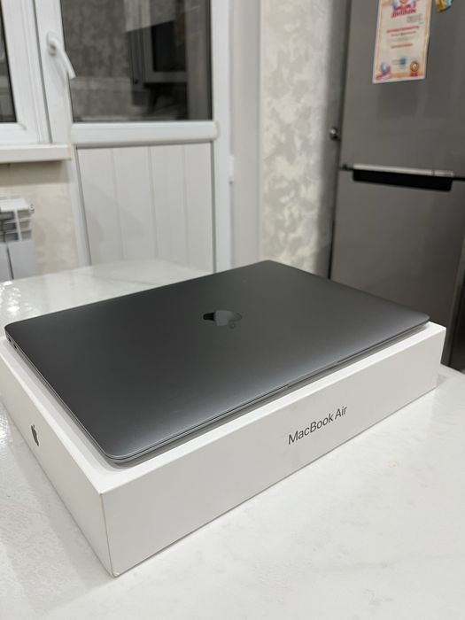 Macbook M1 256GB.