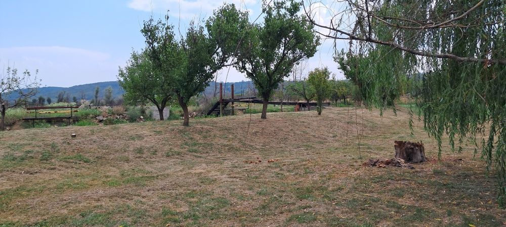 Teren cu casă de vacanță