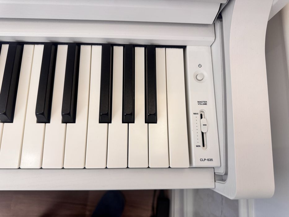 Yamaha Clavinova CLP-635 White