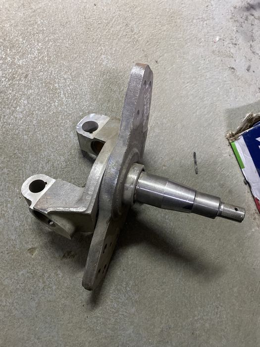 Кулак поворотный ГАЗОН NEXT левый правый