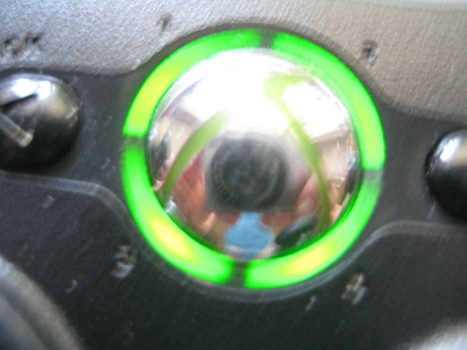Продавам оригинален контролер за XBOX 360