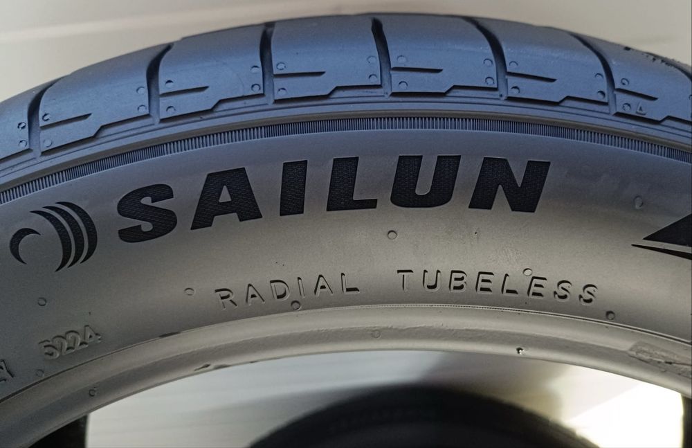 2бр летни гуми 225/45/19/sailun atrezzo zsr2/dot5224г/6.8.грайфер