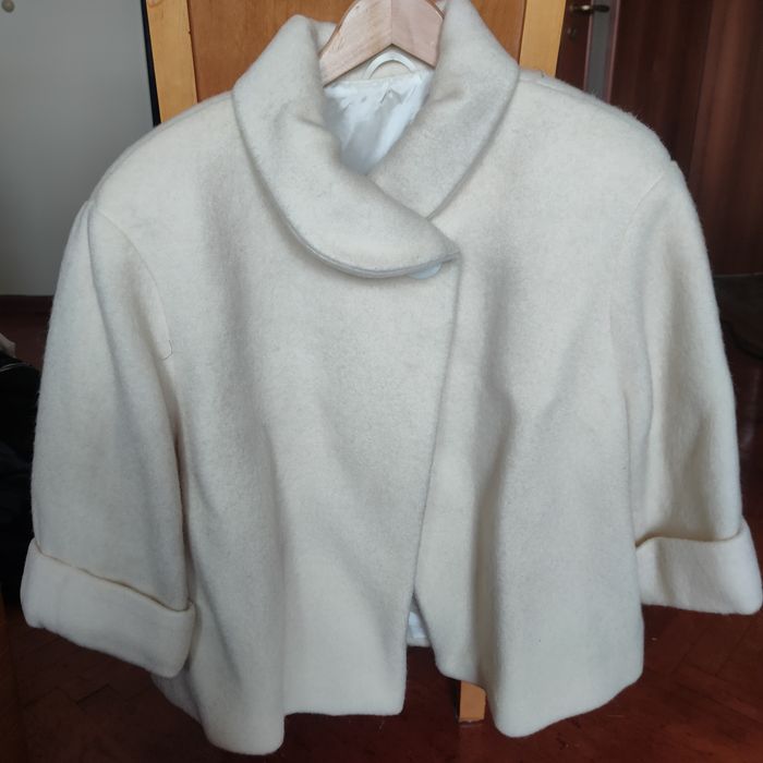 Късо дамско вълнено палто