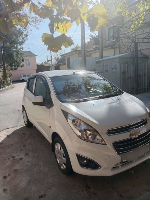 Продам Машину Спарк 2011 года Коробка -Автомат