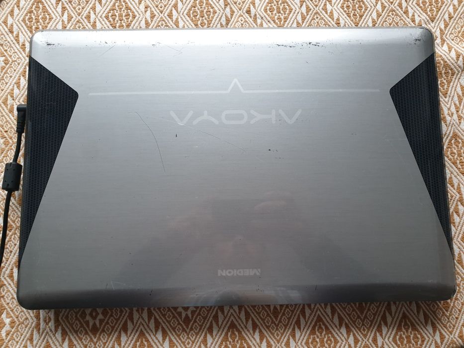 Laptop i3 4GB RAM 18"