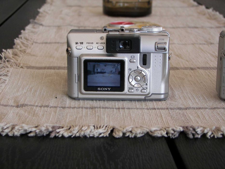 Sony DSC-V1 aparat foto digital