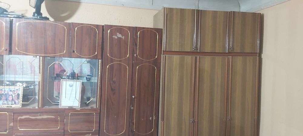 Шкаф сотилади ..