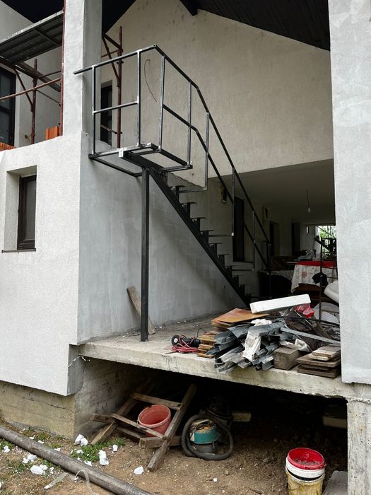 Balustrade, porți și confecții metalice la comandă