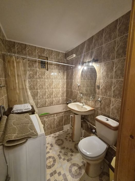 Vând apartament cu două camere mobilat si utilat
