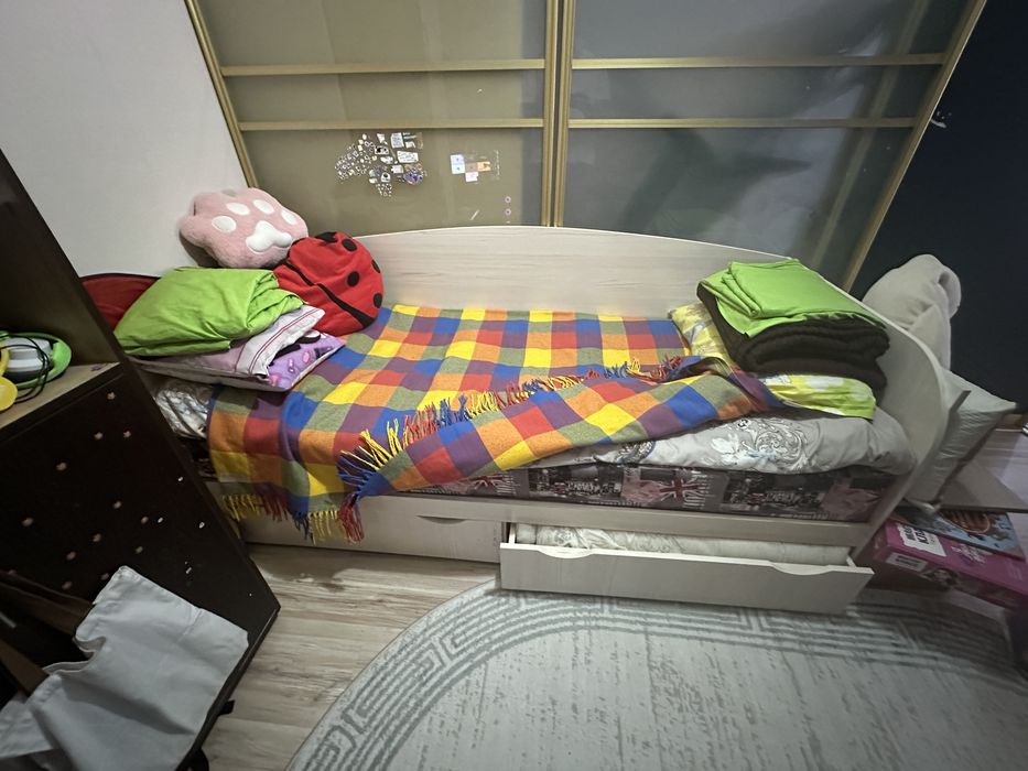 Продам кровать с матрасом