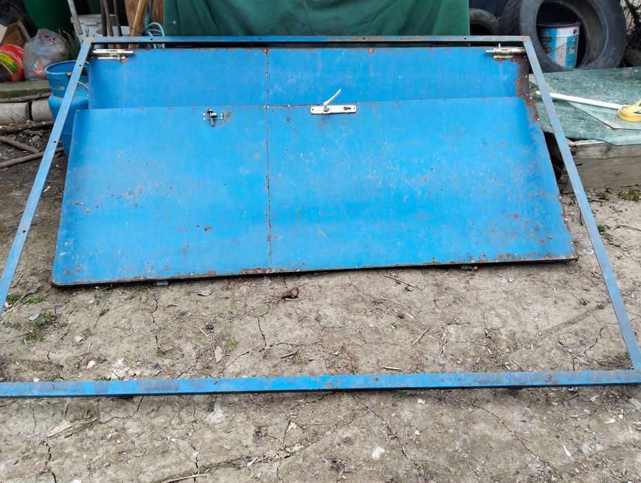 Vând ușa metalică