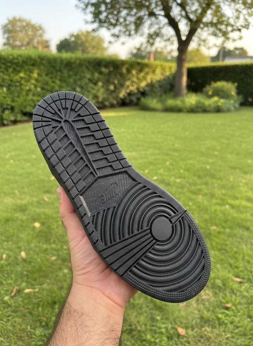 Adidasi Jordan 1 High Triple Black - Full Box