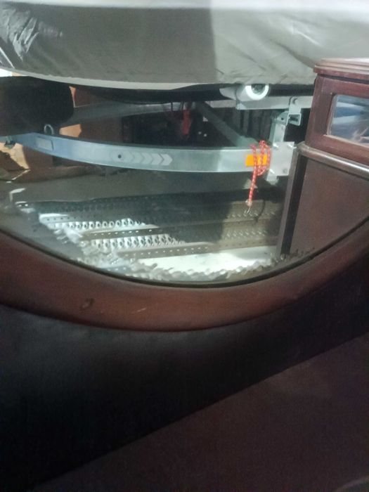 Продавам старинна тоалетка с огледало