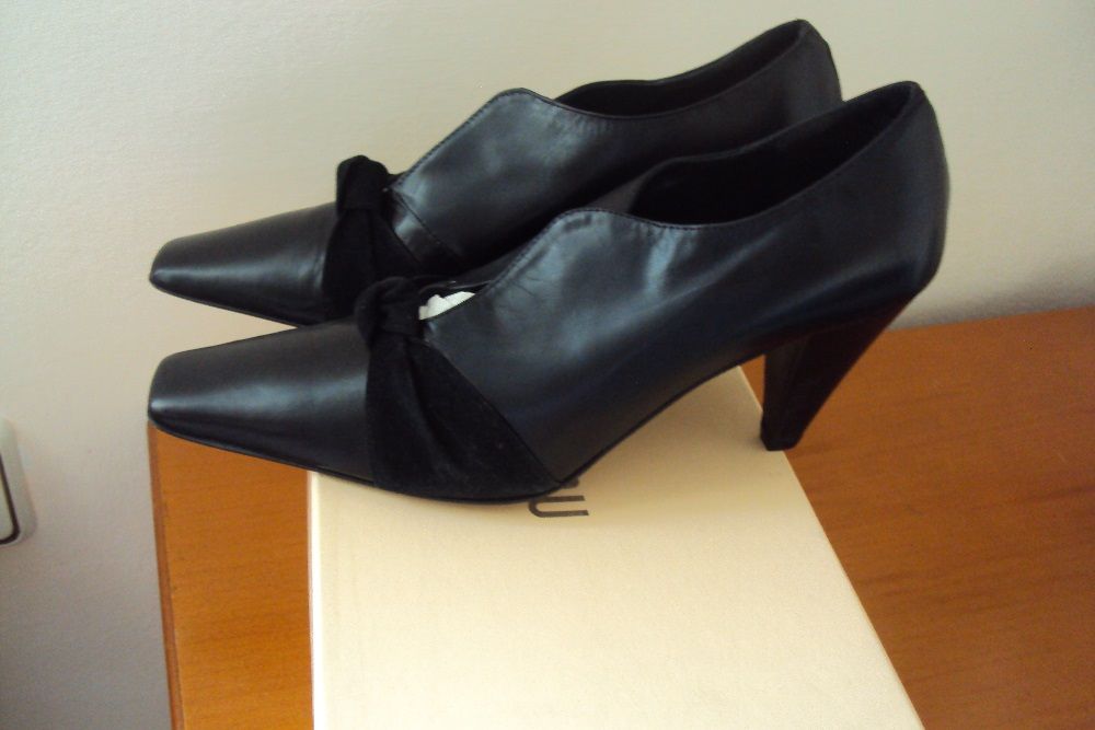 Продавам нови италиански елегантни обувки от естествена кожа . Нови !