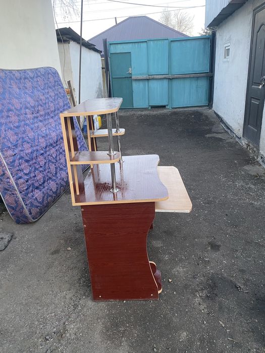 Продам компьютерный стол