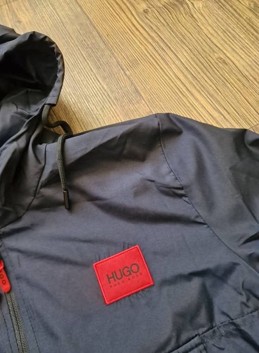 Страхотна мъжка ветровка яке HB размер  M L 2XL 

Мъжка ветровк