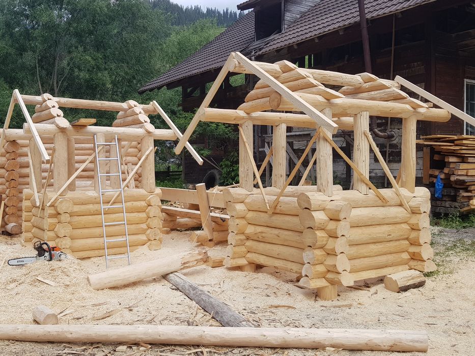 Fântâna din lemn rotund